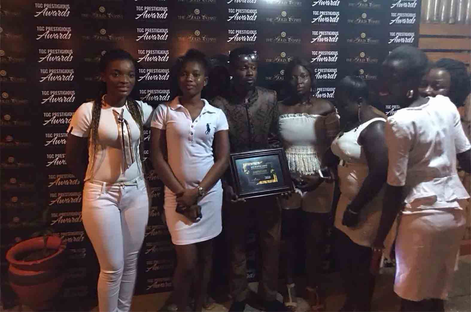 MIX MASTA GARZY WITH USHERS AT THE EVENT