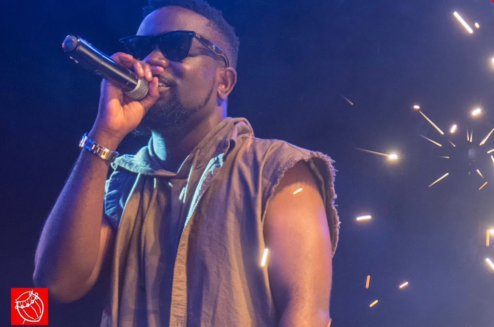 Video: Sarkodie goes back to his roots at VGMA 2018 celebration jam