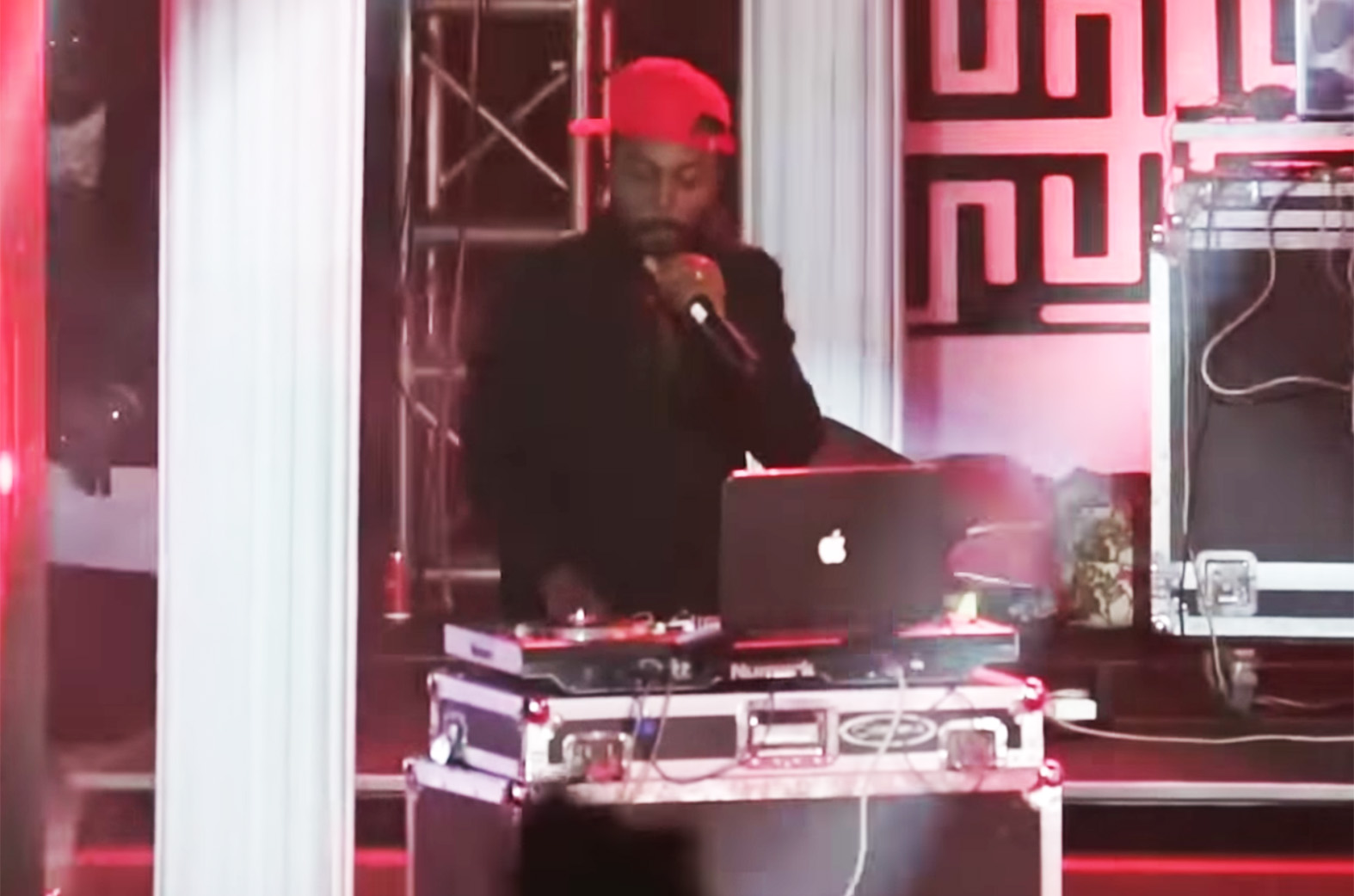 Video: Kwaw Kese morphs into a DJ at 2018 Ghana DJ Awards