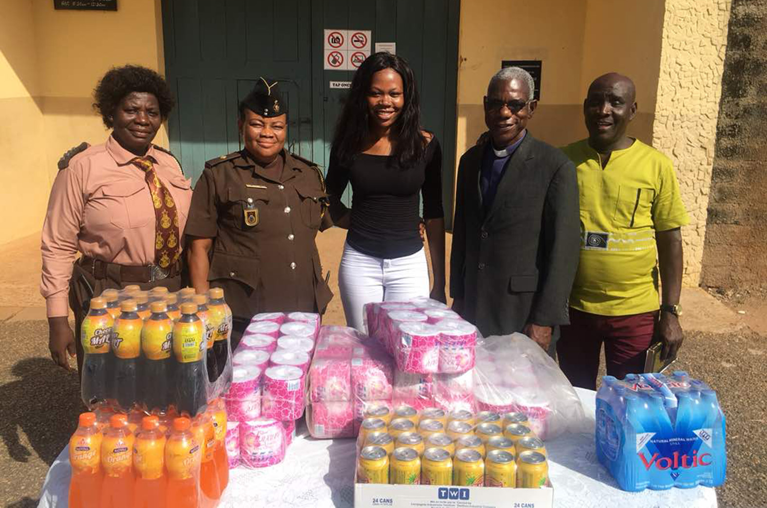 Freda Rhymz visits Nsawam Prisons with lots of love