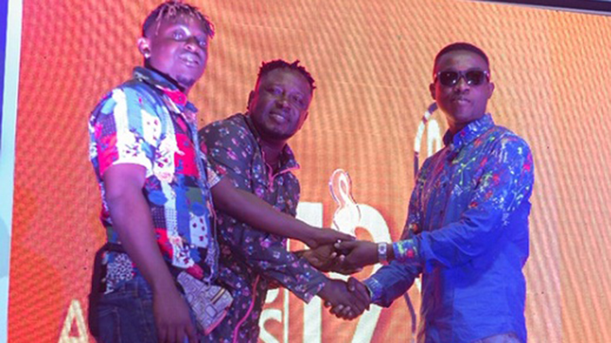 U2Jay wins Hiplife Song of the Year trophy