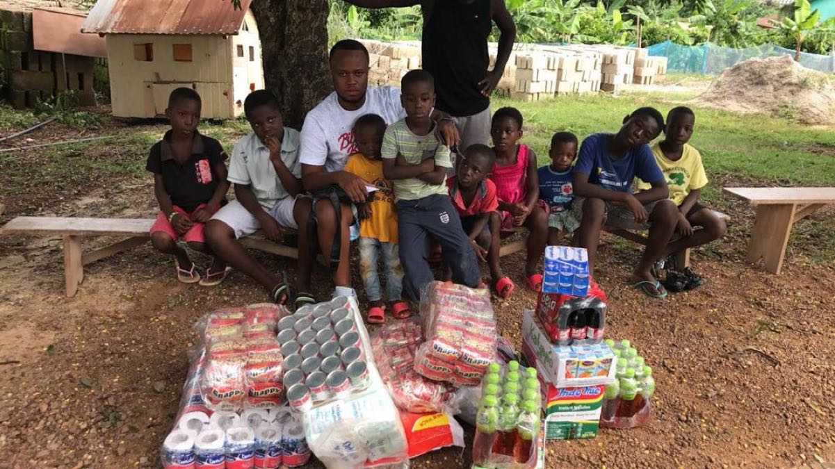 Jonathan Addo Kuffour with the needy kids. Photo Credit: Facebook