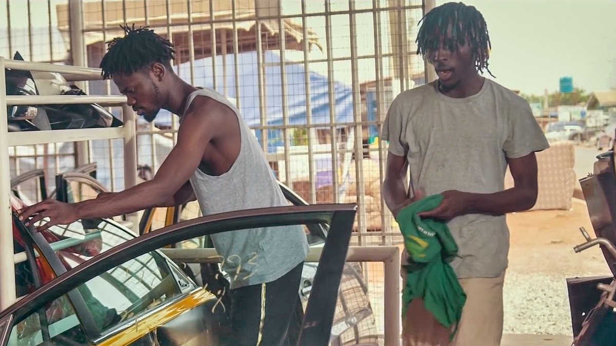 Y'abre by Kofi Mole ft. Fameye