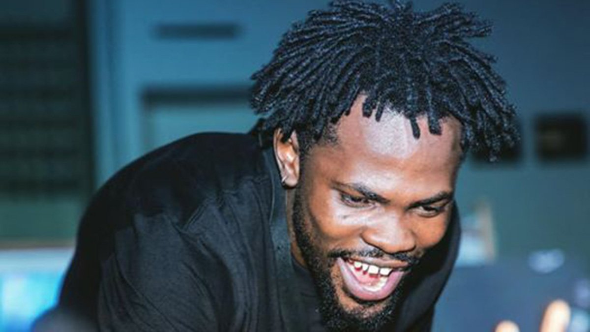 Fameye spotted kneeling down in apology to UEW students