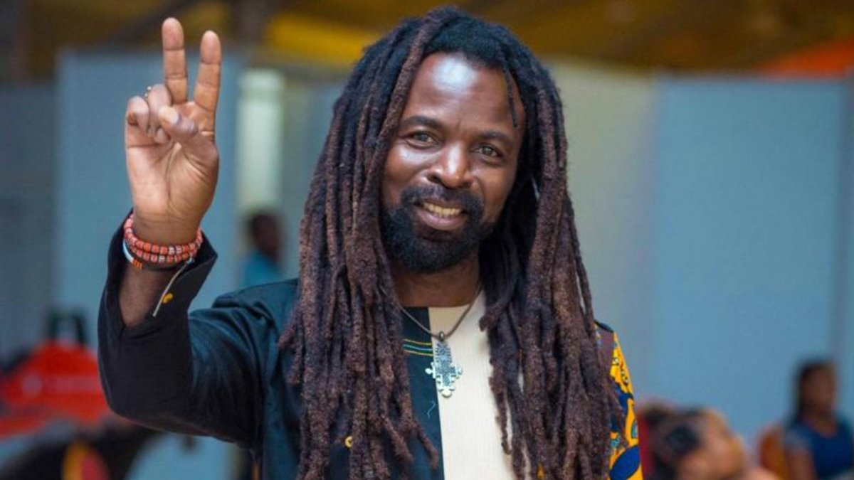 Rocky Dawuni celebrates Ras Kuuku and J. Derobie