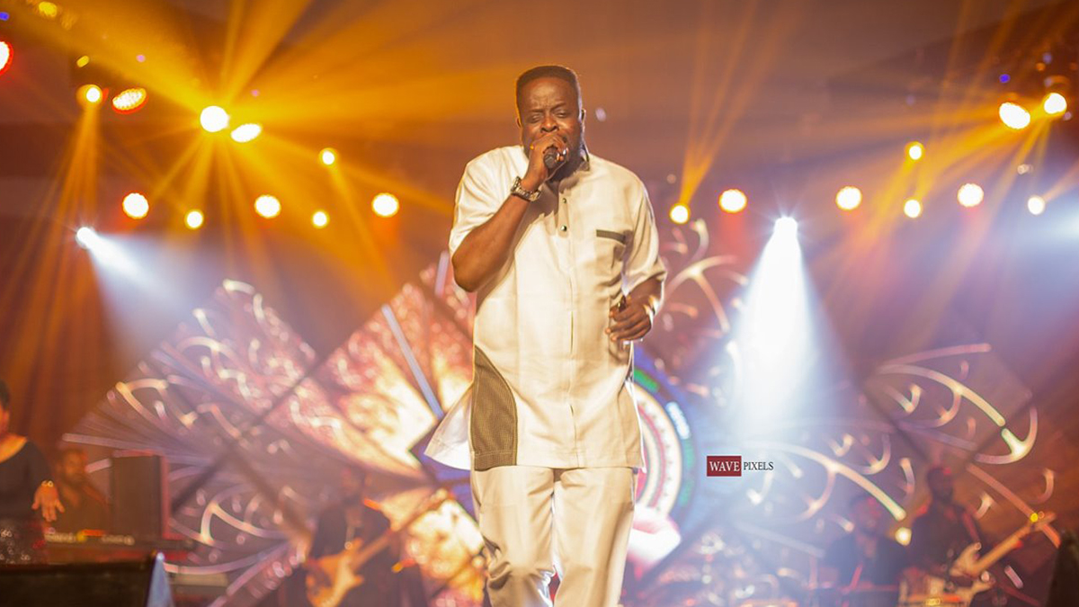 Ofori Amponsah returns to the pulpit! Prophesies at Abbeam Danso’s Let’s Worship event