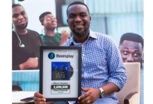 Joe Mettle receives Boomplay award for over 2 million streams of 'Wind of Revival' album