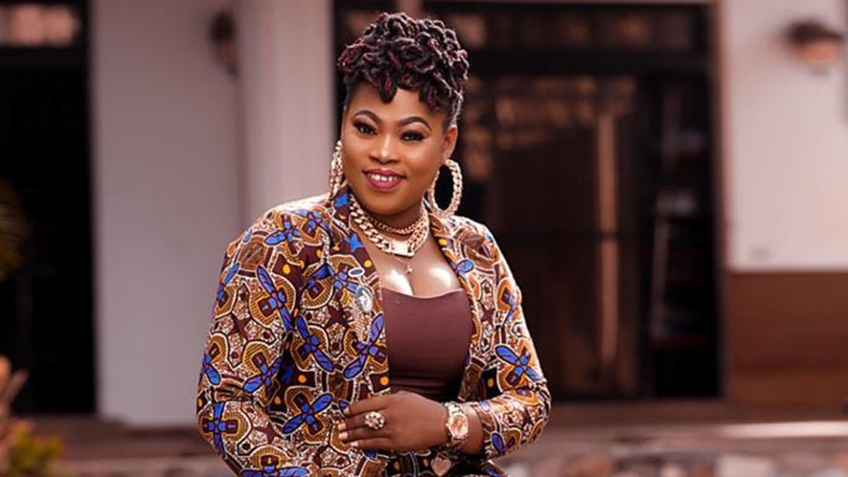 She doesn’t have to explain why she is wearing a ring- Arnold defends Joyce Blessing – Ghana Music