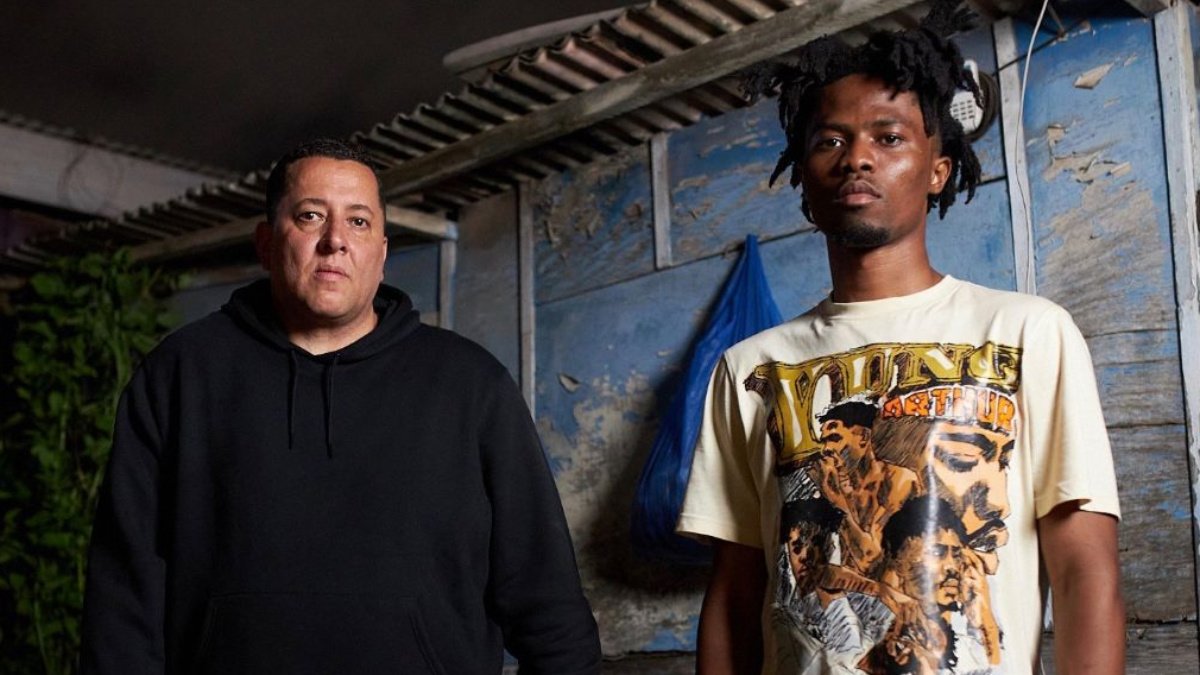 Kwesi Arthur makes the 'Floor Shake' on DJ Semtex new song