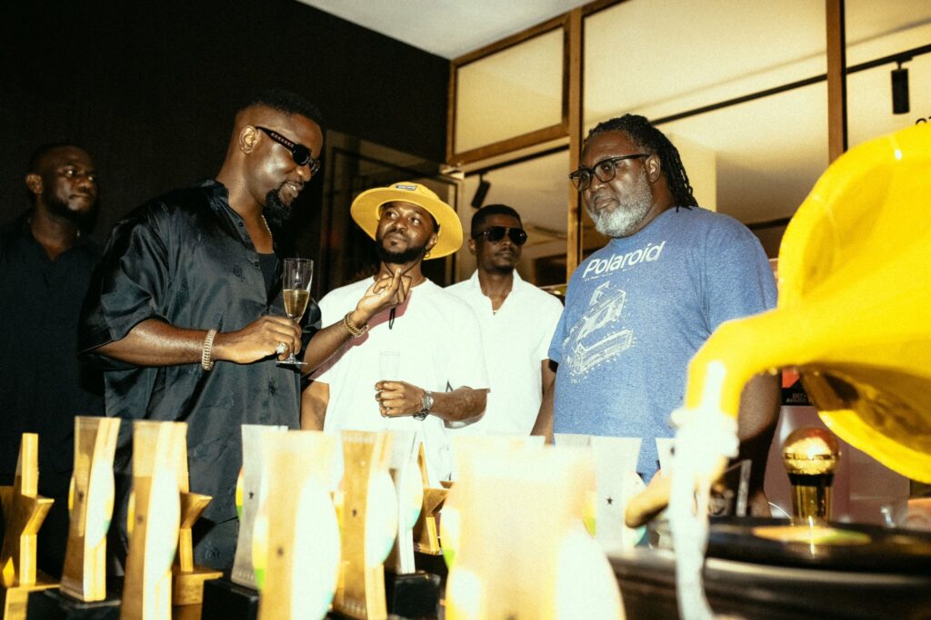Sarkodie, Hammer & others admire the GMA haul. Photo Credit: SarkNatives/X