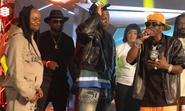 Shatta Wale & Medikal Surprise Daddy Lumba At His ‘Legend’s Night Concert’. Photo Credit: Daddy Lumba