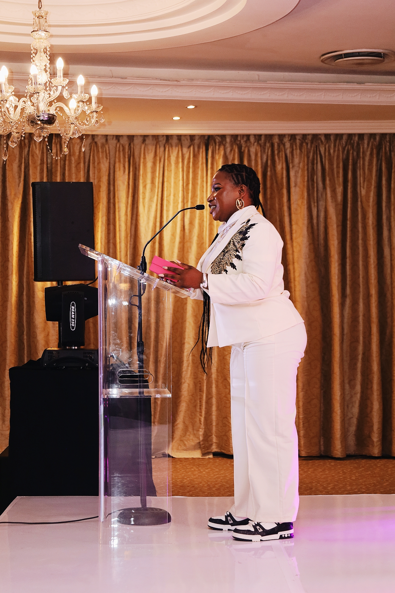 Makhadzi accepts her Entertainer game changer award. Photo Credit: Warner Music Africa