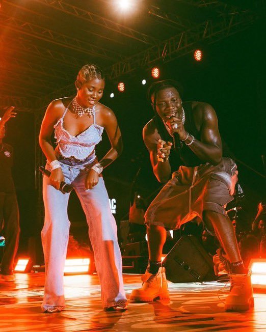 Stonebwoy and Cina Soul performed their song 'Larger Than Life' together for the first time at the Guinness Accravaganza Smooth Edition. Photo Credit: X