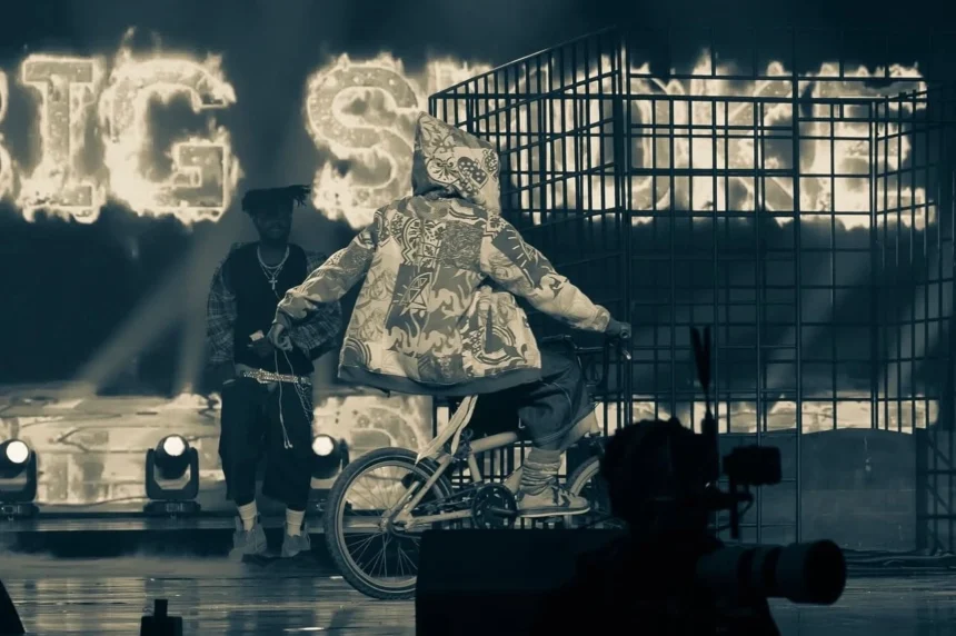 Kweku Smoke performs at the 26th TGMAs. Photo Credit: Warner Music Africa
