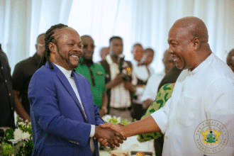 Daddy Lumba & President Mahama. Photo Credit: The Presidency.