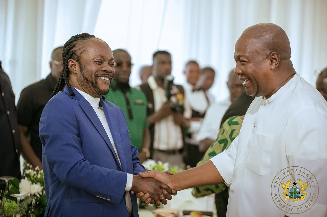 Daddy Lumba & President Mahama. Photo Credit: The Presidency.