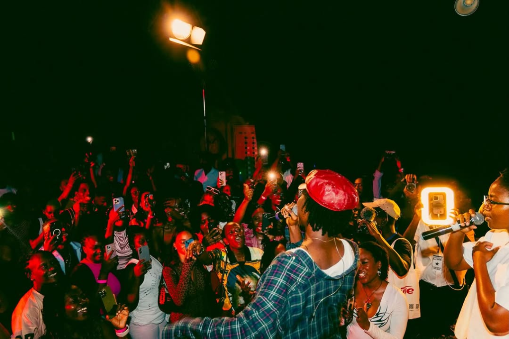 Seyyoh at Baaba J Live in Accra. Photo Credit: @hanna.does.photography.